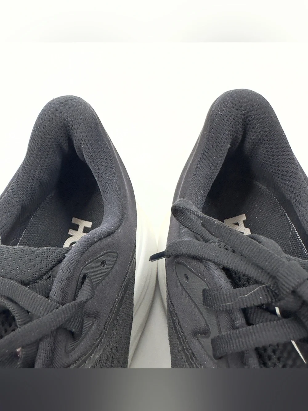 Hoka One One Womens Bondi 9 Sneakers Size 12 Black White Low Top Athletic Shoes